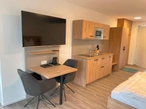 Kuchyň nebo kuchyňský kout v ubytování MEIN MOTEL - Self Check-in