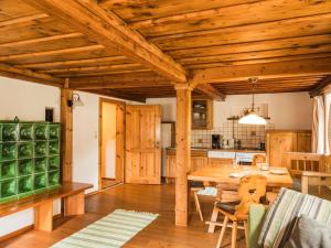 a kitchen and dining room with a wooden ceiling at Streuobsthof Weissenbacher in Kindberg
