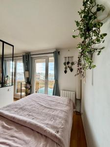 Postel nebo postele na pokoji v ubytování Studio for couple - JO PARIS 24