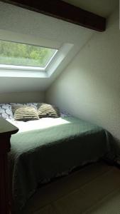 a bedroom with a bed with a window at Résidence Le Palos - A deux pas du téléphérique Résidence PALOS appartement 6 personnes MAE-0754 in Cadeilhan-Trachère