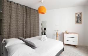 Кровать или кровати в номере Le Roazhon, hypercentre, moderne et spacieux