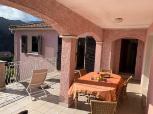 Balkón alebo terasa v ubytovaní Maison entre terre et mer Vue sur mer Grande terrasse