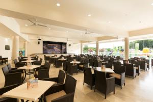 a dining room filled with tables and chairs at Mar Hotels Playa de Muro Suites in Playa de Muro