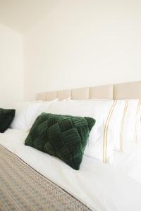 Postel nebo postele na pokoji v ubytování 600m² Luxe & Jardin, Cœur Ville