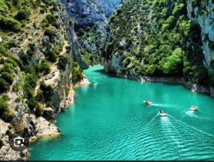 three boats in a river in a canyon at Villa 80 m2 jardin terrasse 3 chambres Provence in Volx