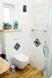 a bathroom with a toilet in a room at Przystanek w kolorach świata in Jelenia Góra +44 photos