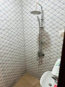 a shower in a bathroom with a toilet and a sink at Passion Housse in Ouagadougou