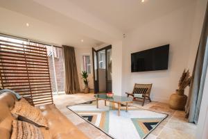 Μια τηλεόραση ή/και κέντρο ψυχαγωγίας στο Maison Plaine Images - COLODGE