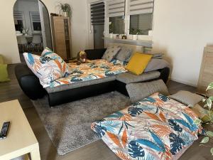 a living room with a couch and a bed at Ferienwohnung Waldeck in Losheim