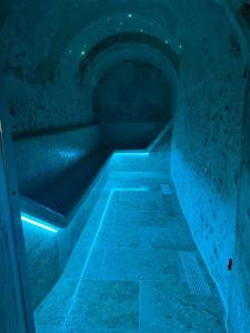 a dark room with a tub with blue lights at Château de Jallanges & Spa à Vouvray - 1h de spa incluse par jour in Vouvray
