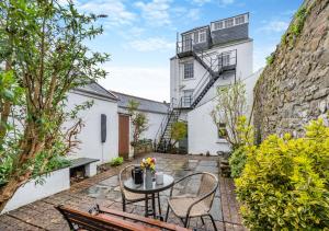 a patio with a table and chairs and a building at Ship Ahoy in Appledore