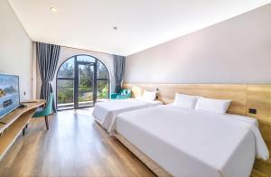 Postel nebo postele na pokoji v ubytování Hafi Beach Hotel + 15 fotografií