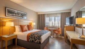 Postel nebo postele na pokoji v ubytování Clayton Hotel Ballsbridge + 37 fotografií