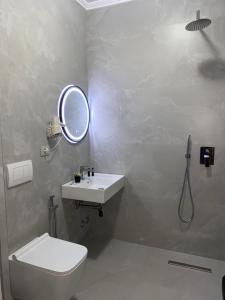 Koupelna v ubytování Prince Hotel