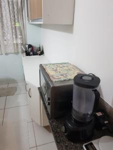 A cozinha ou cozinha compacta de Quarto no Jd. Satélite - Excelente localização na Zona Sul