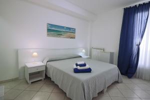 a bedroom with a bed with two towels on it at Villetta Amelie a Otranto in Otranto