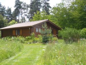 a small house in the middle of a field at Domaine de Maples in Dore-lʼÉglise