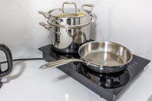 a pot and a pan on top of a stove at Niagara Nest - Comfy 1BR and 1BA Close to the Falls in Niagara Falls