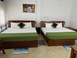 Ein Bett oder Betten in einem Zimmer der Unterkunft Why Not Palace