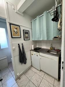 a kitchen with a sink and a counter at Paris - Appartement 50m2 - Tour Eiffel in Paris