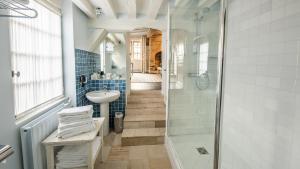 Koupelna v ubytování Le Champ des Oiseaux Hôtel & Spa