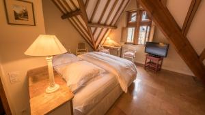 Postel nebo postele na pokoji v ubytování Le Champ des Oiseaux Hôtel & Spa