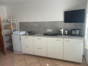 Kuchyň nebo kuchyňský kout v ubytování Apartment - 2 Bedrooms - Kitchen - Shared Pool - View