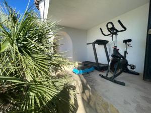 Fitness centrum a/nebo fitness zařízení v ubytování Apartment - 2 Bedrooms - Kitchen - Shared Pool - View