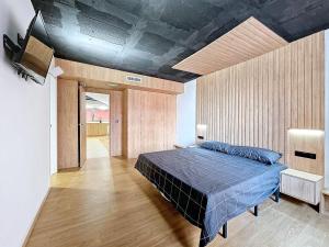 Tempat tidur dalam kamar di El Campello Beach Apartments