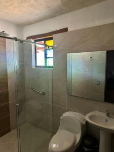 Et badeværelse på Cabaña Don Berna Barichara