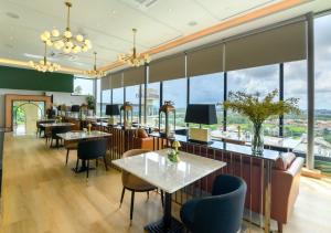 Een TV en/of entertainmentcenter bij Hilltop Wellness Resort

