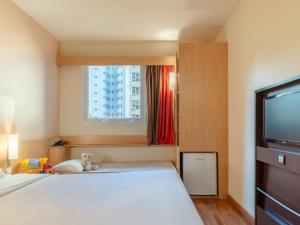 Katil atau katil-katil dalam bilik di ibis BH Afonso Pena Savassi