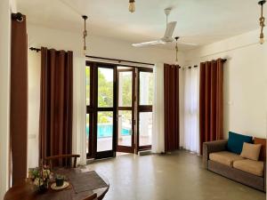 A seating area at Linton Villa