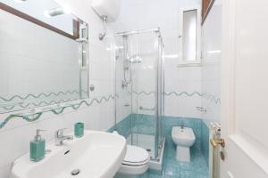 Kúpeľňa v ubytovaní Zazà House sea view Capri Sorrento + 10 fotografií