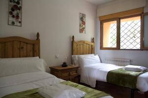 Cama o camas de una habitación en 'El Mirador de Sotillo', un Oasis de Confort con Piscina y Jacuzzis