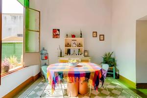 a dining room with a colorful table and chairs at 2.Corazón del centro histórico GDL in Guadalajara