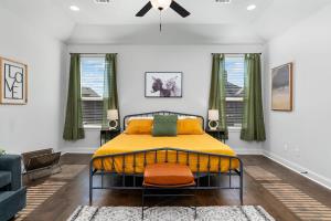 Χώρος καθιστικού στο The Noble House Near Magnolia & Baylor W Pool +38 φωτογραφίες