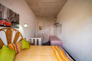 a small bedroom with a bed and a table at Villa Gaudì - Mallorca in Sant'Isidoro
