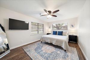 Ένα ή περισσότερα κρεβάτια σε δωμάτιο στο Peaceful Abode in Convenient Baytown Location +27 φωτογραφίες