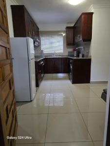A kitchen or kitchenette at Durban Muslim Accomdation HALAAL SELF CATERING NO ALCOHOL 2 to 4 SLEEPER, 3 Adults only or 2 Adults plus 2 Small Kids