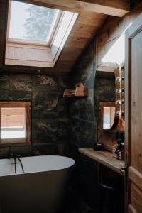 Koupelna v ubytování Savoya Lodges