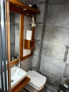 Koupelna v ubytování Apartments Prizreni