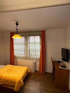 Postel nebo postele na pokoji v ubytování Apartments Prizreni