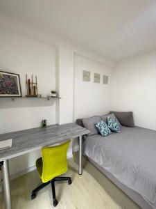 Postel nebo postele na pokoji v ubytování City View Apartment