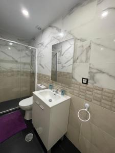 Kupatilo u objektu Relax apartaments 1min metro