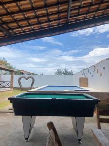 a pool table in front of a wall at Recanto Família Freitas in Cascavel