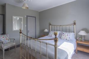 Un pat sau paturi într-o cameră la Dartmoor Inn Merrivale
