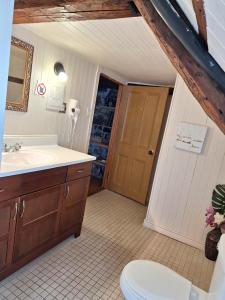 a bathroom with a sink and a toilet at Auberge Le P'tit Bonheur in Saint-Laurent-de-l'ile d'Orleans