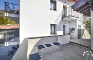 a balcony of a white building with a bench at FORESTERIA GUESTHOUSE CA' DEI BACHITT in Lierna