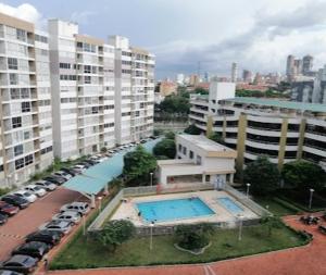 an overhead view of a building with a swimming pool at Apartamento norte Barranquilla 2 habitaciones in Barranquilla